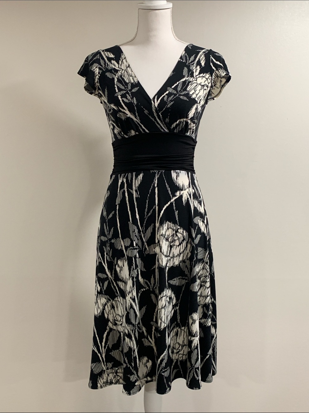 Maggie London Black and White Floral Dress Sz 4P